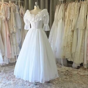 Vintage 1980s Sasson Wedding Dress Size S White Organza Ruffles Puff Sleeves